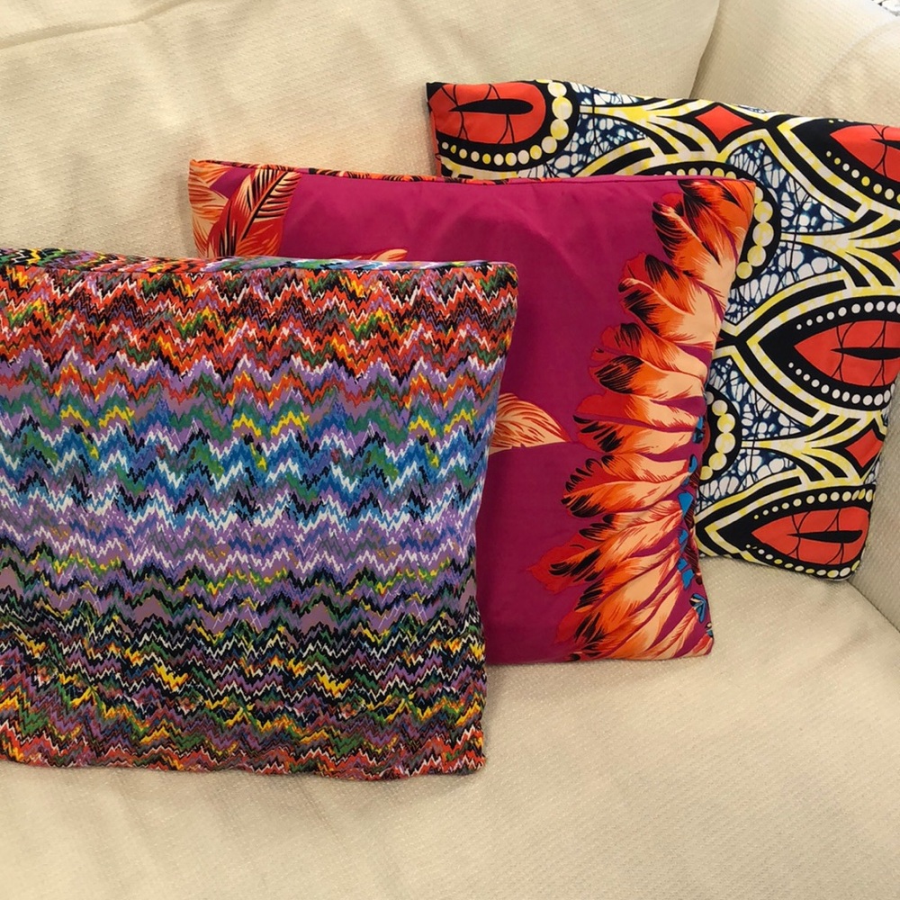 Set of 3 Pillows - T Bags Los Angeles